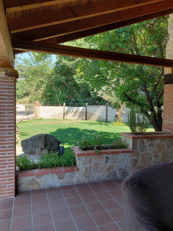 Villa Higueras Y Olivos à Candeleda Extérieur photo
